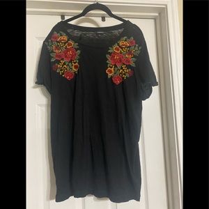 Torrid~NICE Embroidered Black Top/Tee~sz 1 (14/16)